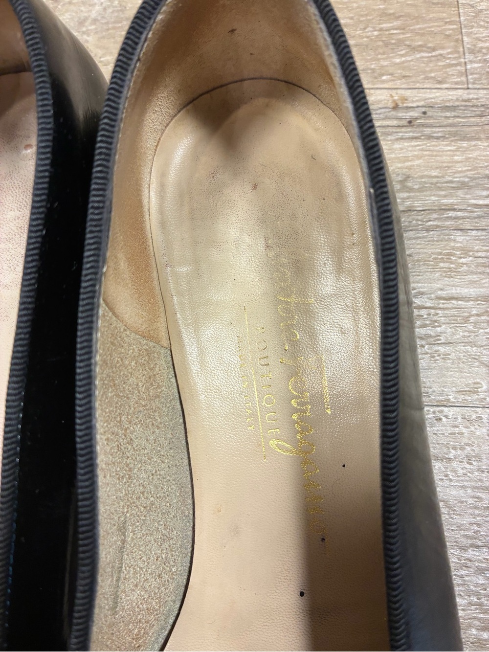 VTG Salvatore Ferragamo Boutique Patent Leather Slip On Loafers Bow Logo - Picture 4 of 13